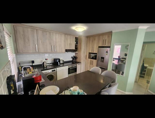 2 BEDROOM PROPERTY TO RENT IN BURGUNDY ESTATE